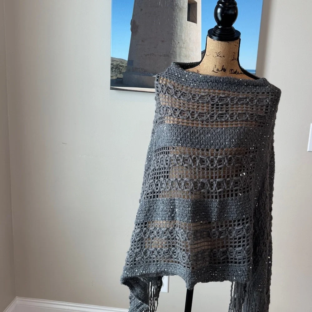 Gray knit poncho /shawl with sequin and fringe detail Riah fashion LA - Picture 2 of 11